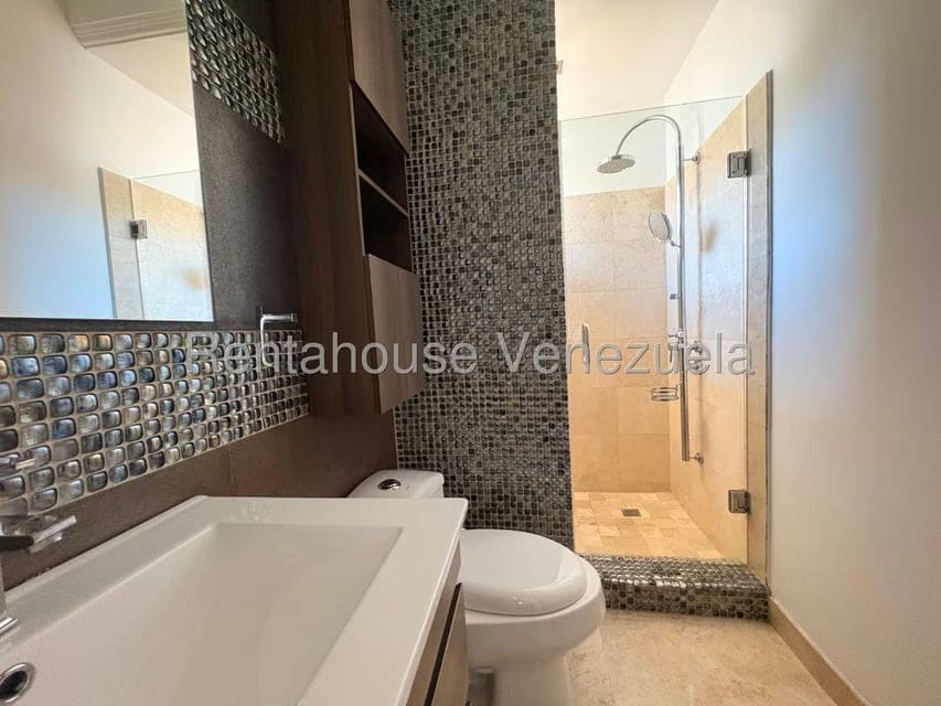 Townhouse (Multiples Niveles) en Venta en Doral Norte, Zulia - 52