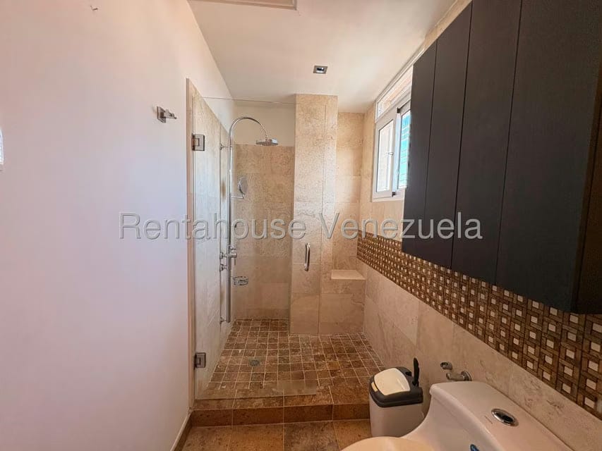 Townhouse (Multiples Niveles) en Venta en Doral Norte, Zulia - 64