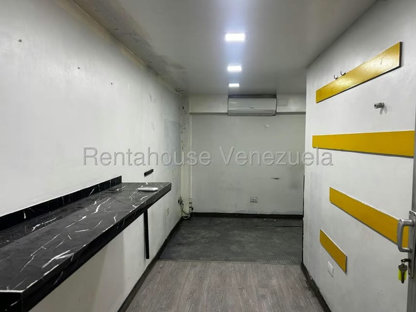 Comercial (Local Comercial) en Alquiler en Los Palos Grandes, Distrito Metropolitano - 4