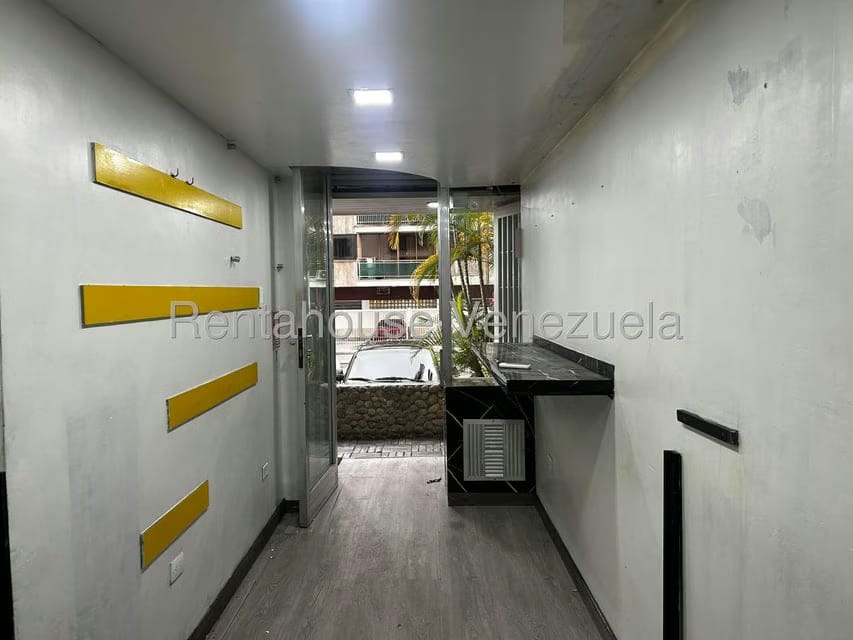 Comercial (Local Comercial) en Alquiler en Los Palos Grandes, Distrito Metropolitano - 8