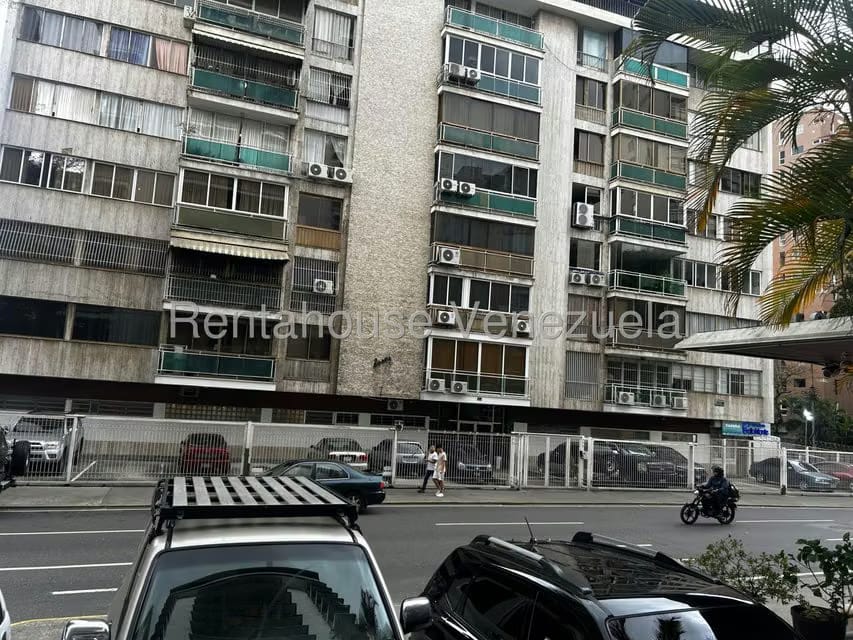 Comercial (Local Comercial) en Alquiler en Los Palos Grandes, Distrito Metropolitano - 10