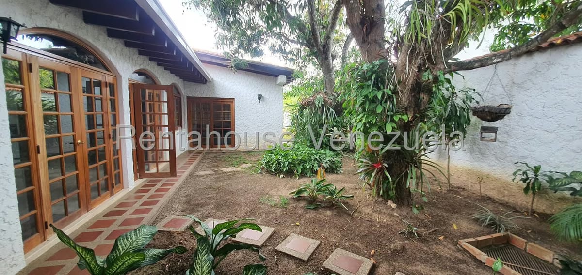Casa (1 Nivel) en Venta en Prados del Este, Distrito Metropolitano - 26