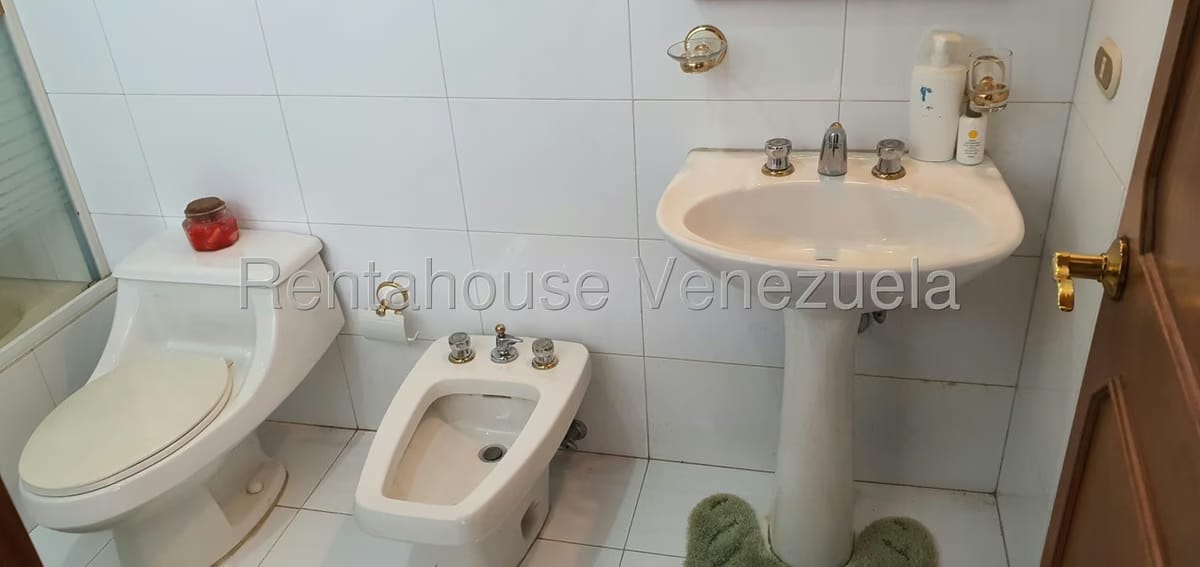 Casa (1 Nivel) en Venta en Prados del Este, Distrito Metropolitano - 35