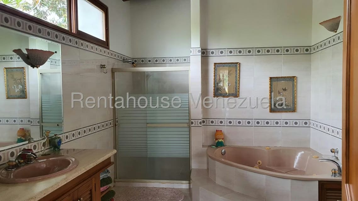 Casa (1 Nivel) en Venta en Prados del Este, Distrito Metropolitano - 49