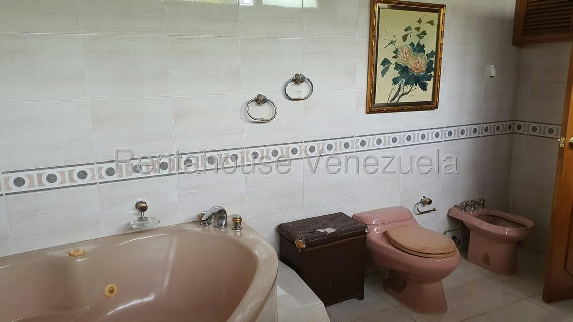 Casa (1 Nivel) en Venta en Prados del Este, Distrito Metropolitano - 50