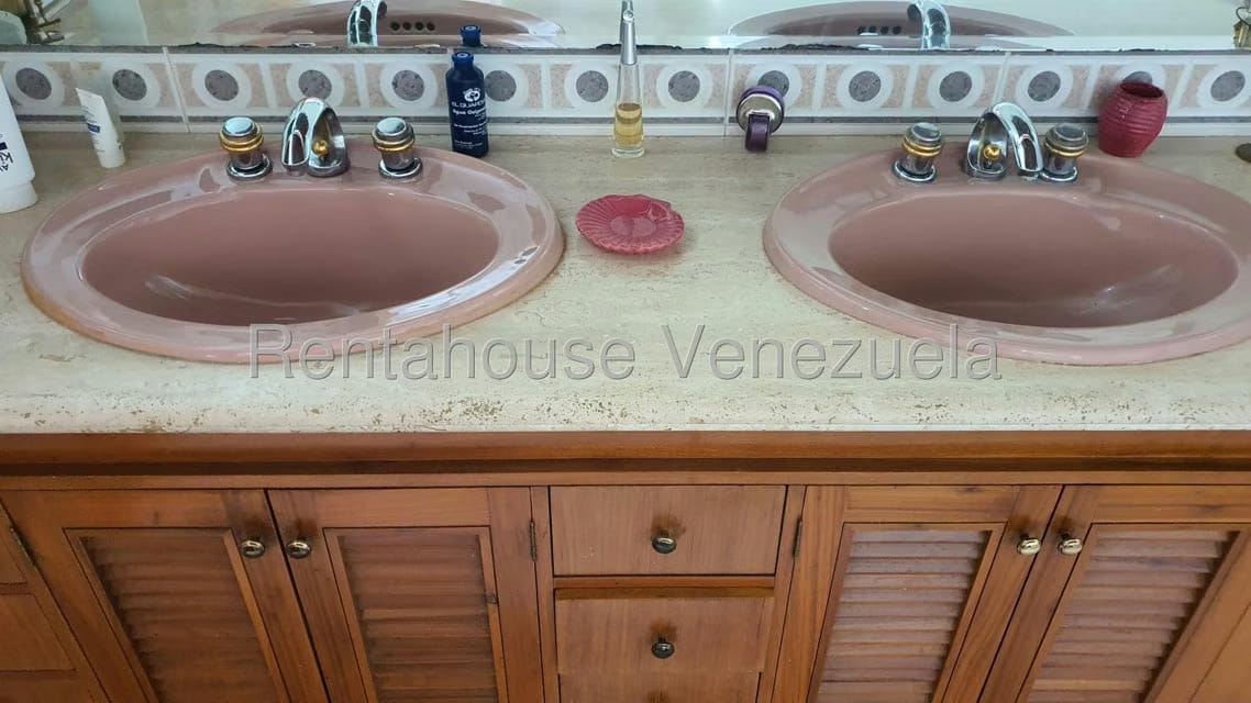 Casa (1 Nivel) en Venta en Prados del Este, Distrito Metropolitano - 51