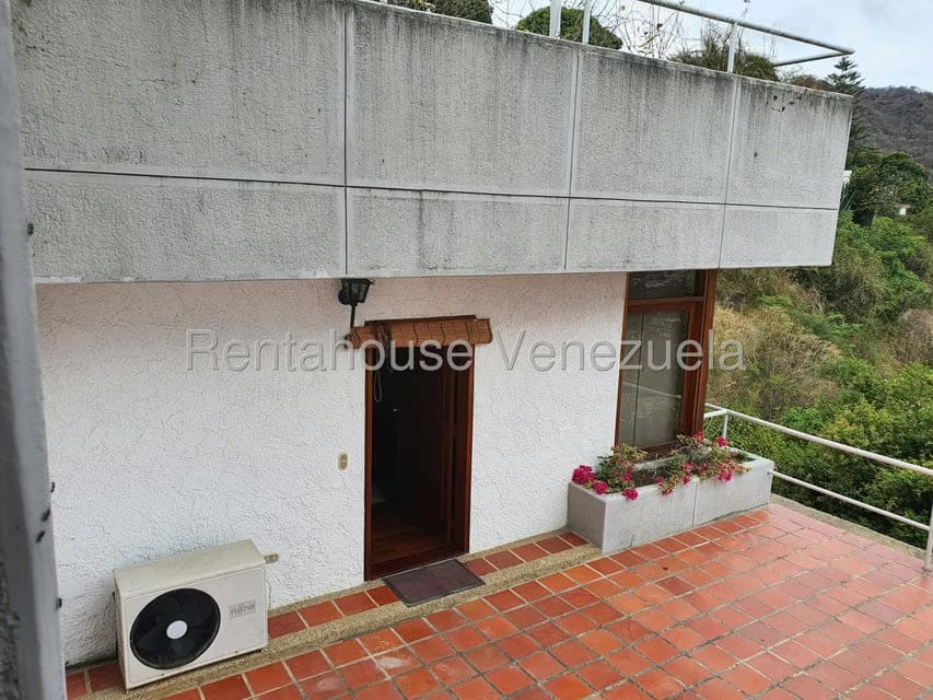 Casa (1 Nivel) en Venta en Prados del Este, Distrito Metropolitano - 55