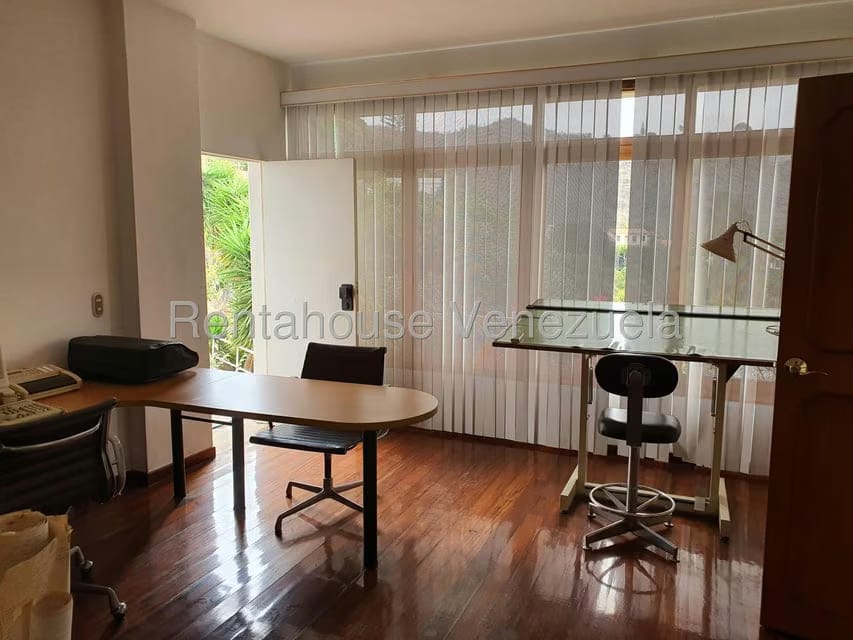 Casa (1 Nivel) en Venta en Prados del Este, Distrito Metropolitano - 61