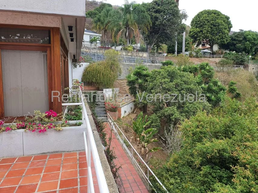 Casa (1 Nivel) en Venta en Prados del Este, Distrito Metropolitano - 70