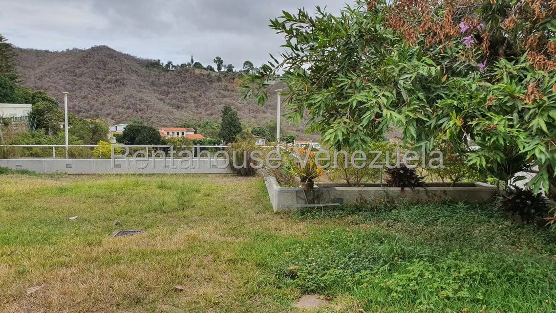 Casa (1 Nivel) en Venta en Prados del Este, Distrito Metropolitano - 76