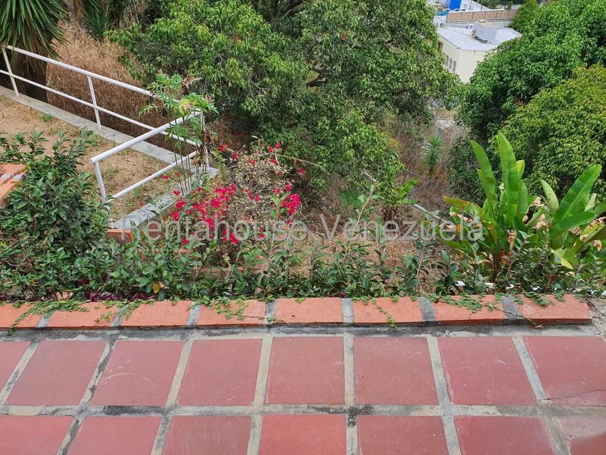 Casa (1 Nivel) en Venta en Prados del Este, Distrito Metropolitano - 98
