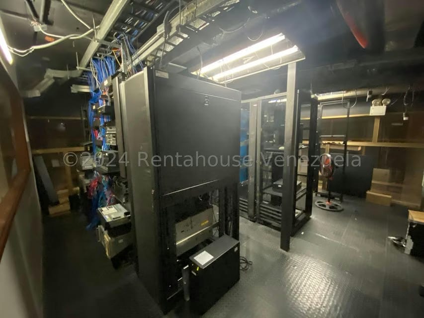 Comercial (Local Comercial) en Venta en Colinas de La California, Distrito Metropolitano - 34