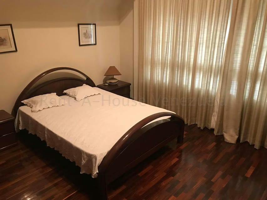Casa (Multipes Niveles) en Venta en Colinas de Santa Monica, Distrito Metropolitano - 13