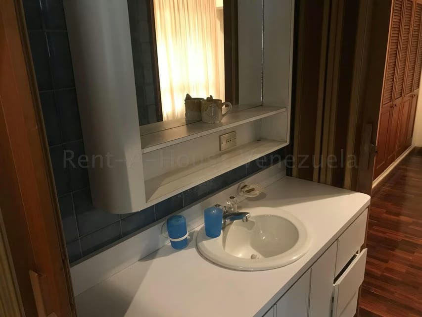 Casa (Multipes Niveles) en Venta en Colinas de Santa Monica, Distrito Metropolitano - 15