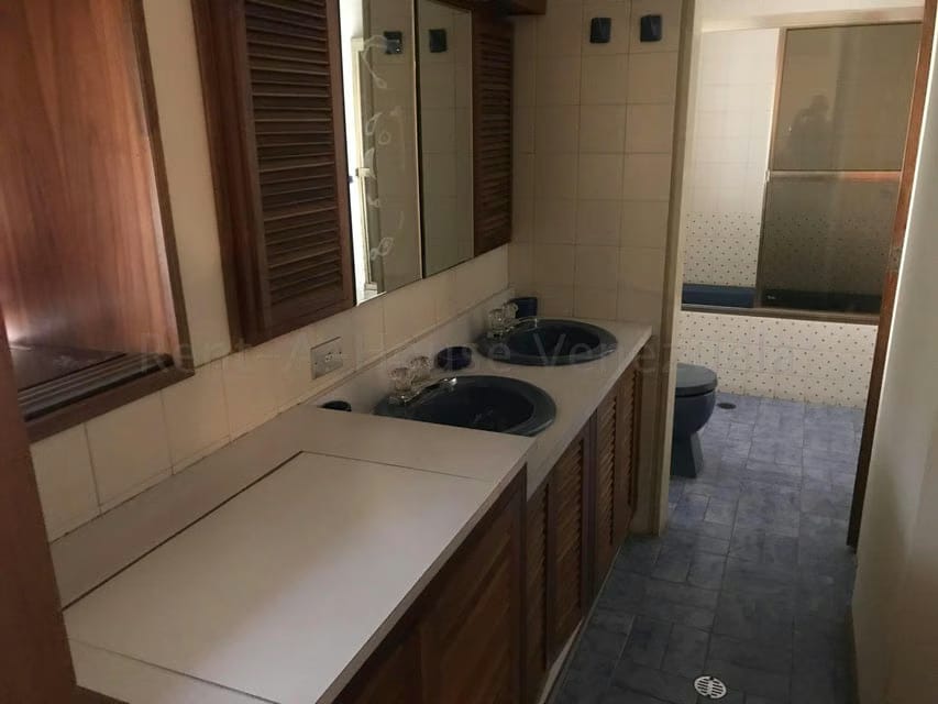 Casa (Multipes Niveles) en Venta en Colinas de Santa Monica, Distrito Metropolitano - 17