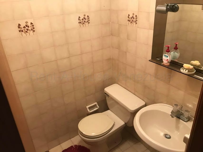 Casa (Multipes Niveles) en Venta en Colinas de Santa Monica, Distrito Metropolitano - 24