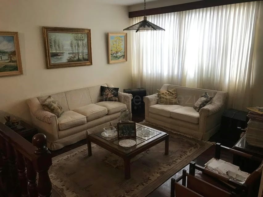 Casa (Multipes Niveles) en Venta en Colinas de Santa Monica, Distrito Metropolitano - 4