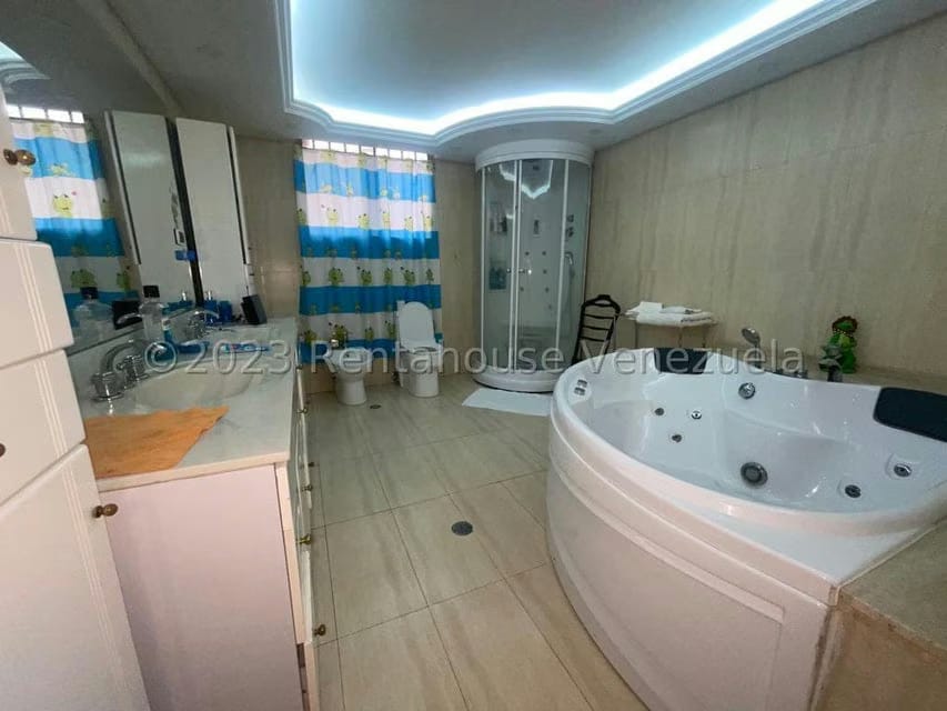 Casa (Duplex) en Venta en Los Chorros, Distrito Metropolitano - 12