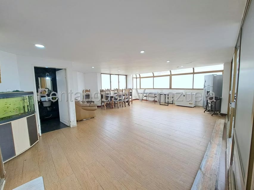 Apartamento (Duplex) en Venta en Guaicay, Distrito Metropolitano - 39