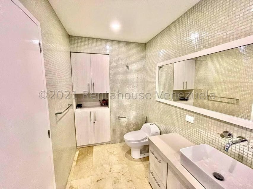 Apartamento (Planta Baja) en Venta en Alto Hatillo, Distrito Metropolitano - 28