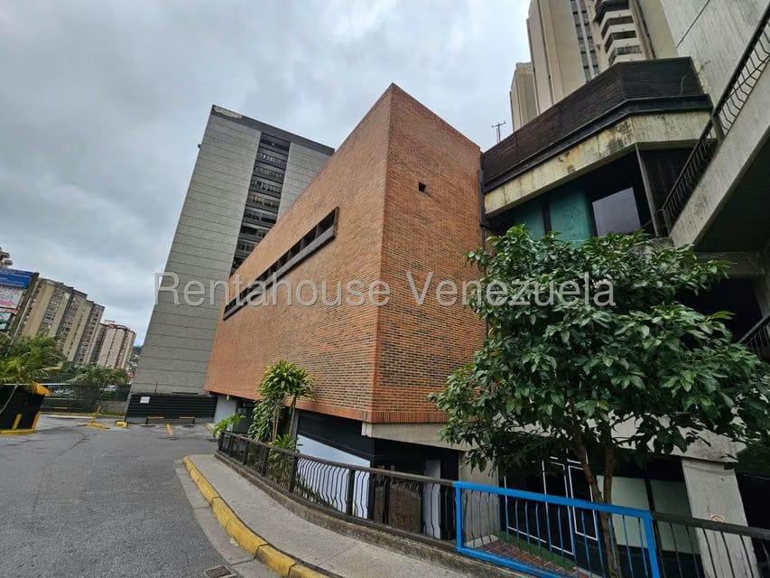 Comercial (Local Comercial) en Alquiler en Las Salias, Miranda - 24