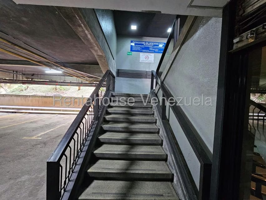 Comercial (Local Comercial) en Alquiler en Las Salias, Miranda - 31