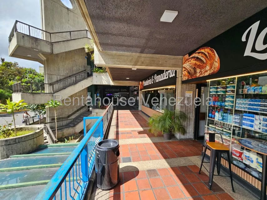 Comercial (Local Comercial) en Alquiler en Las Salias, Miranda - 32