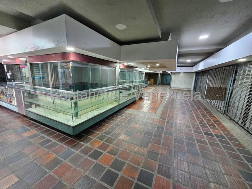 Comercial (Local Comercial) en Alquiler en Las Salias, Miranda - 33