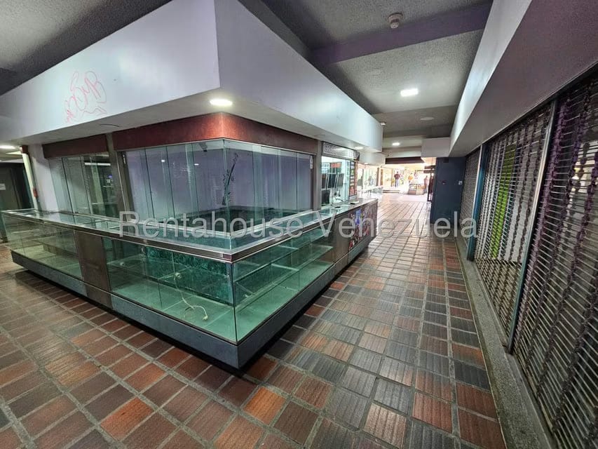 Comercial (Local Comercial) en Alquiler en Las Salias, Miranda - 37
