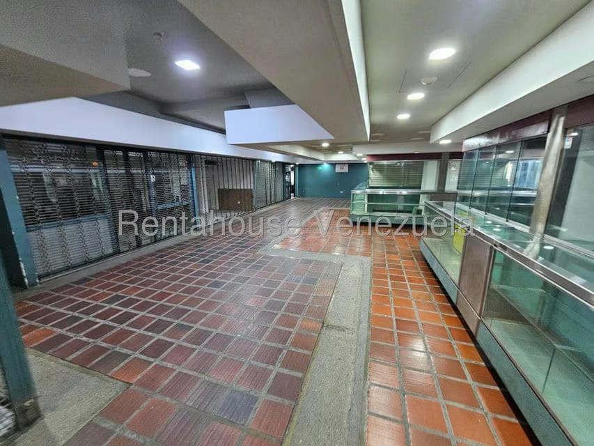 Comercial (Local Comercial) en Alquiler en Las Salias, Miranda - 38