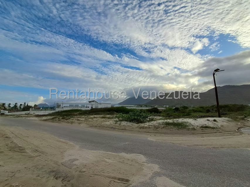 Terreno (Comercial) en Venta en Playa El Agua, Nueva Esparta - 3
