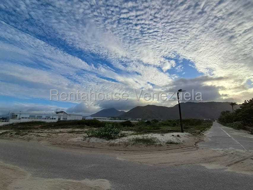 Terreno (Comercial) en Venta en Playa El Agua, Nueva Esparta - 4