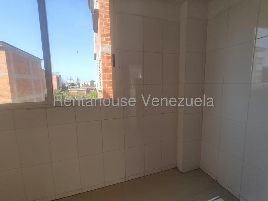 Apartamento (1 Nivel) en Alquiler en Ciudad Alianza, Carabobo - 12