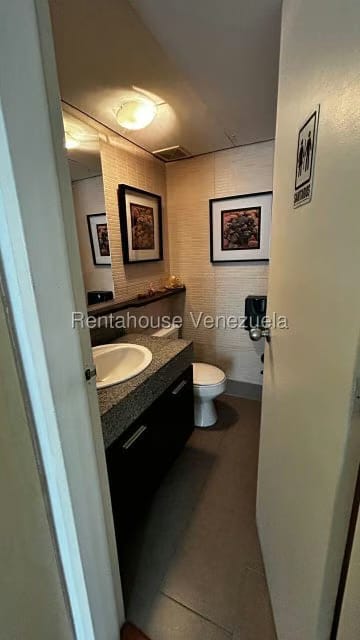 Comercial (Oficina) en Alquiler en Los Palos Grandes, Distrito Metropolitano - 6