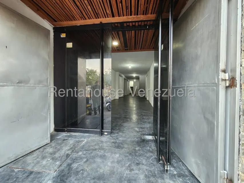 Comercial (Local Comercial) en Alquiler en La Esmeralda, Carabobo - 2