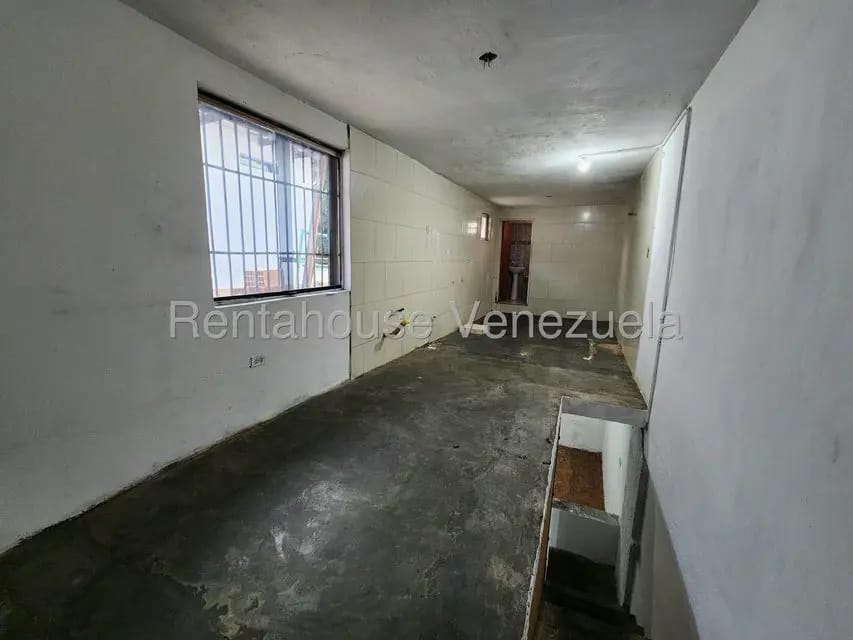 Comercial (Local Comercial) en Alquiler en La Esmeralda, Carabobo - 11