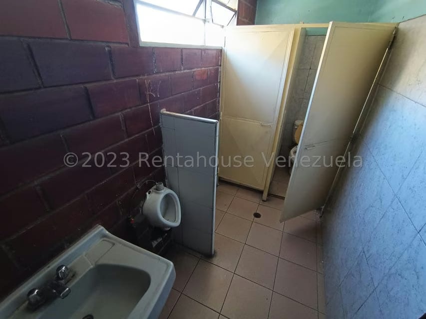 Comercial (Edificio) en Alquiler en Guarenas, Miranda - 24