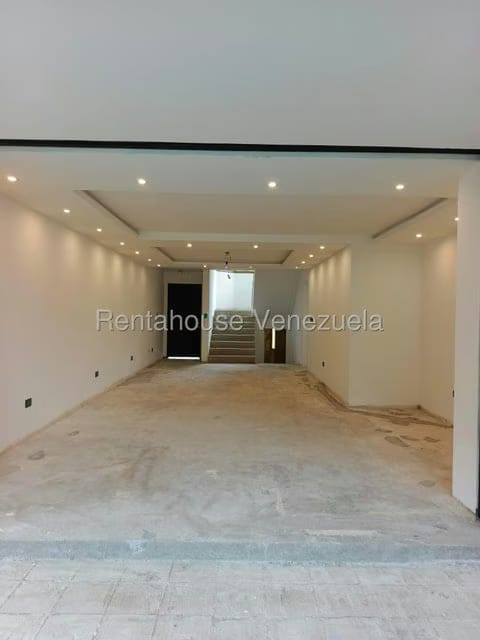 Casa (Multipes Niveles) en Venta en Lomas de Prados del Este, Distrito Metropolitano - 11