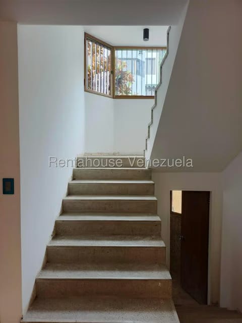 Casa (Multipes Niveles) en Venta en Lomas de Prados del Este, Distrito Metropolitano - 13