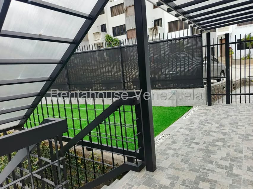 Casa (Multipes Niveles) en Venta en Lomas de Prados del Este, Distrito Metropolitano - 26