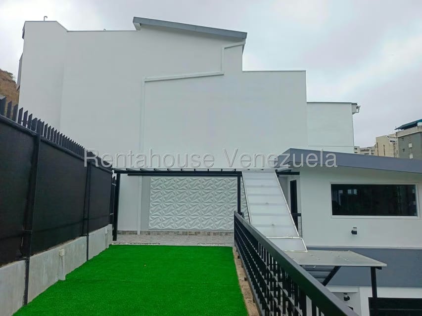 Casa (Multipes Niveles) en Venta en Lomas de Prados del Este, Distrito Metropolitano - 28