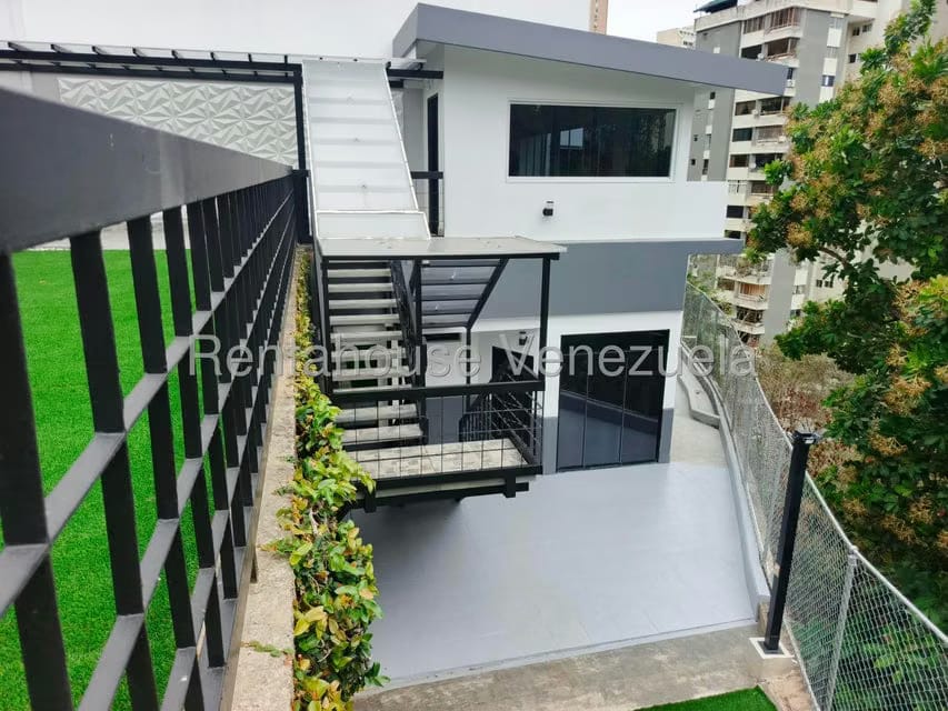 Casa (Multipes Niveles) en Venta en Lomas de Prados del Este, Distrito Metropolitano - 30