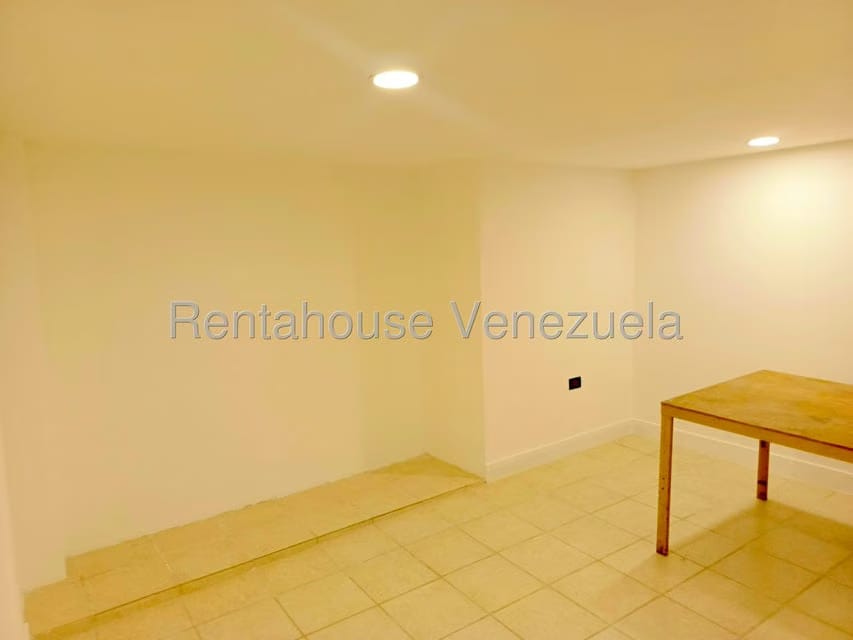 Casa (Multipes Niveles) en Venta en Lomas de Prados del Este, Distrito Metropolitano - 50
