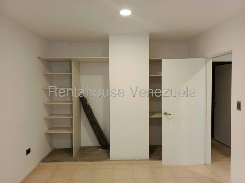 Casa (Multipes Niveles) en Venta en Lomas de Prados del Este, Distrito Metropolitano - 52