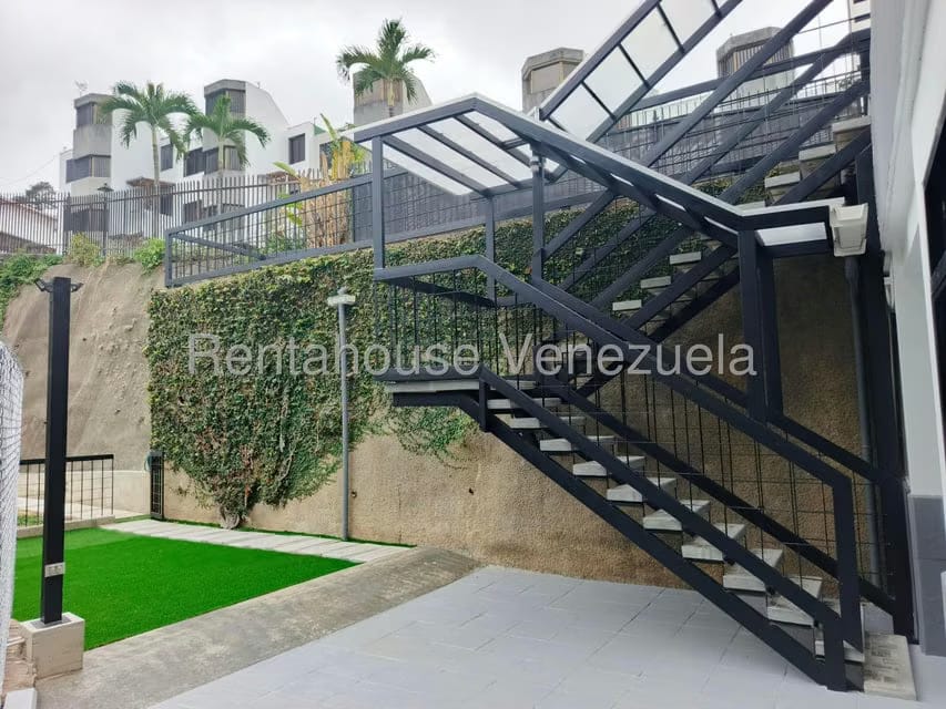 Casa (Multipes Niveles) en Venta en Lomas de Prados del Este, Distrito Metropolitano - 55