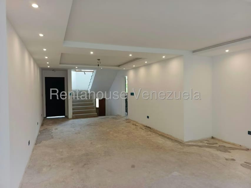 Casa (Multipes Niveles) en Venta en Lomas de Prados del Este, Distrito Metropolitano - 58