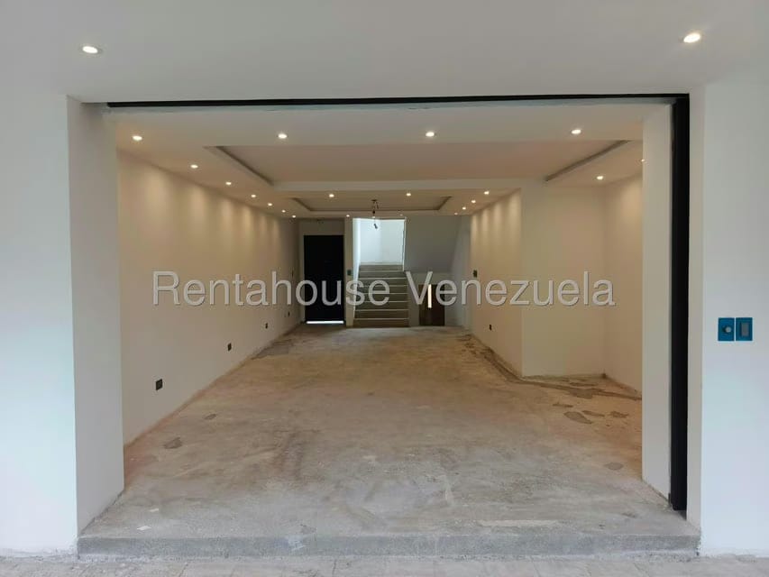 Casa (Multipes Niveles) en Venta en Lomas de Prados del Este, Distrito Metropolitano - 9
