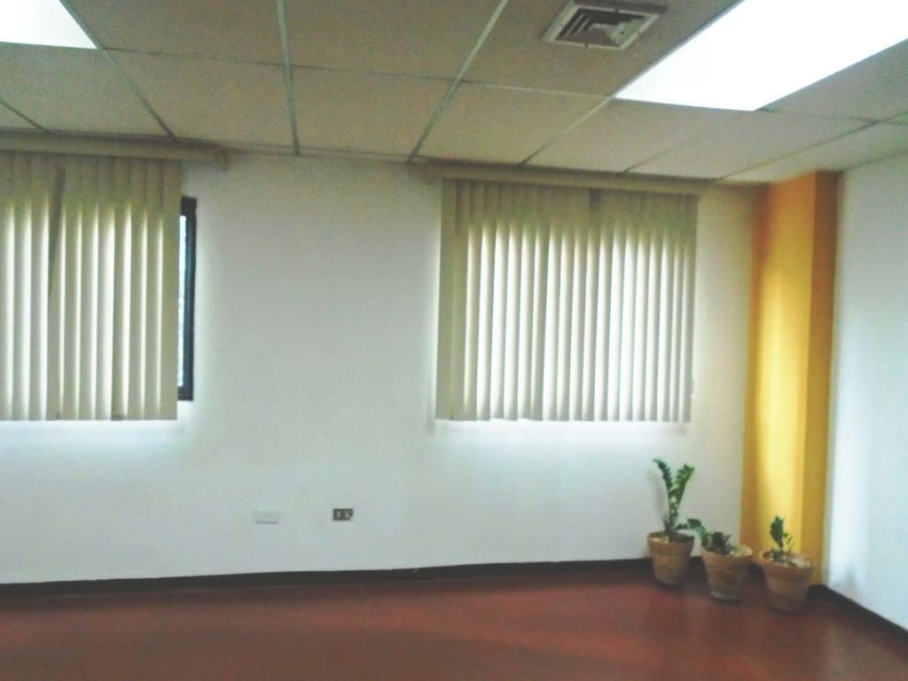 Se alquila oficina en el centro