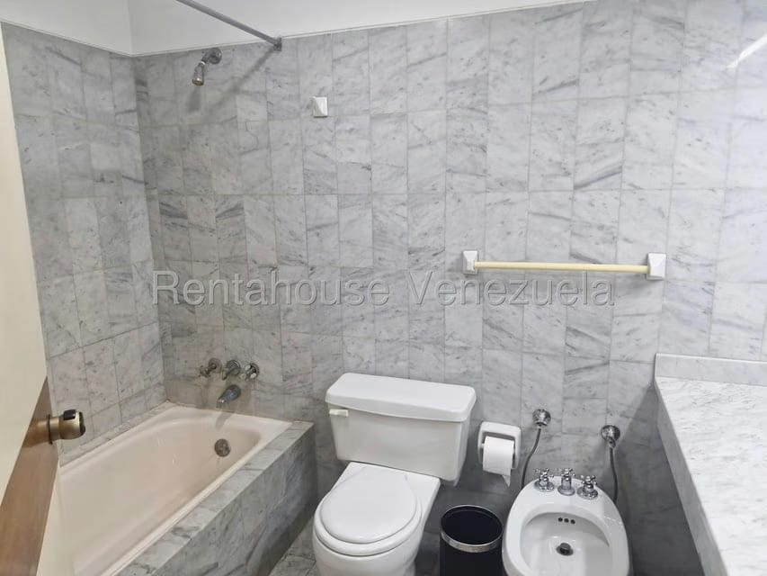 Apartamento (1 Nivel) en Venta en Campo Alegre, Distrito Metropolitano - 17