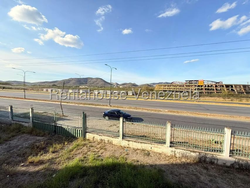 Comercial (Galpon - Deposito) en Venta en Zona Oeste, Lara - 19